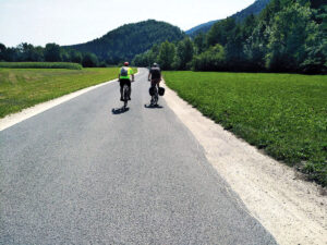 Cycling towards Crnivec pass